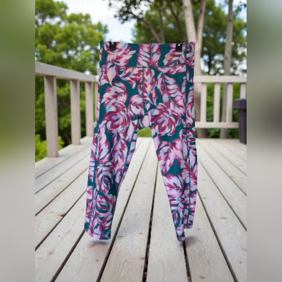 Tek Gear Ultrastretch Pocket High-Waisted Capri Leggings Teal Foliage, XL (EUC) - Picture 3 of 6